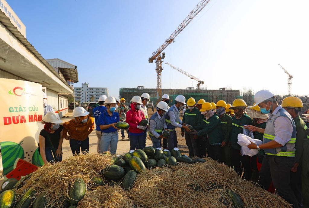 Coteccons chung tay “giải cứu” nông sản