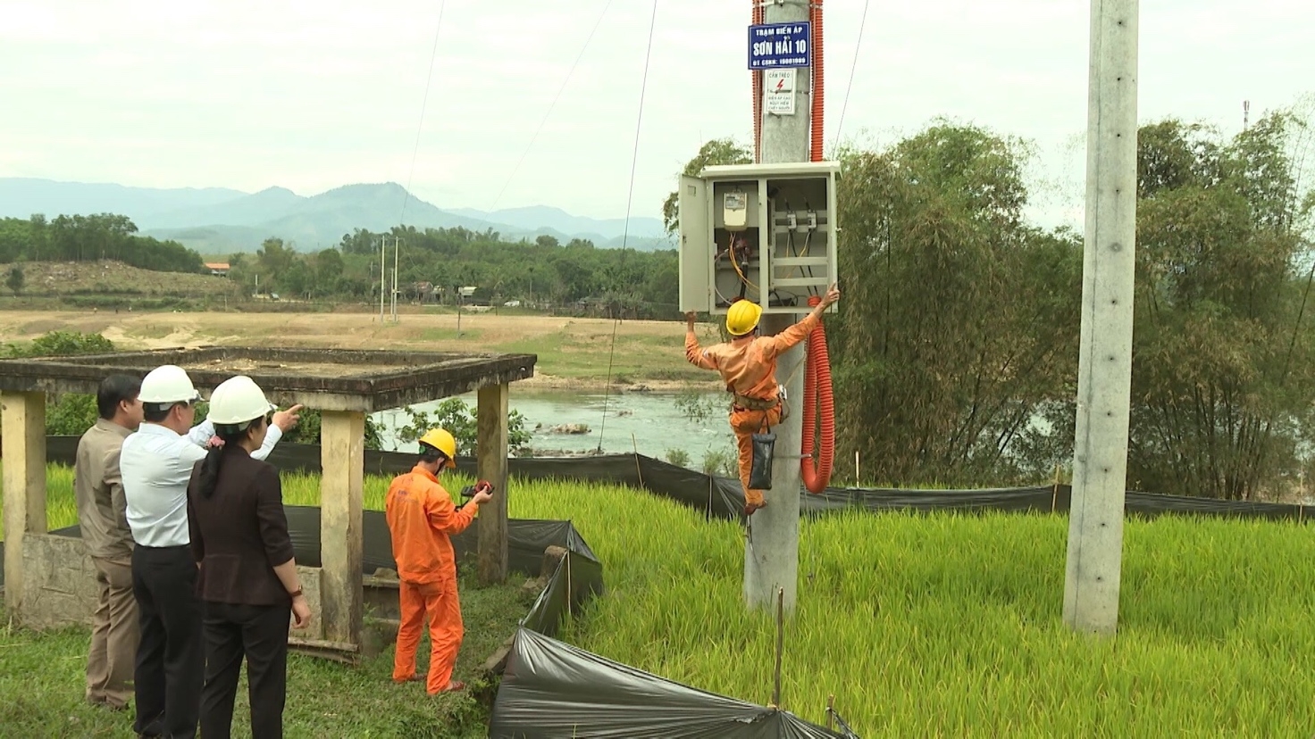 Quảng Ngãi: Đưa vào sử dụng công trình cấp điện cho xã vùng cao