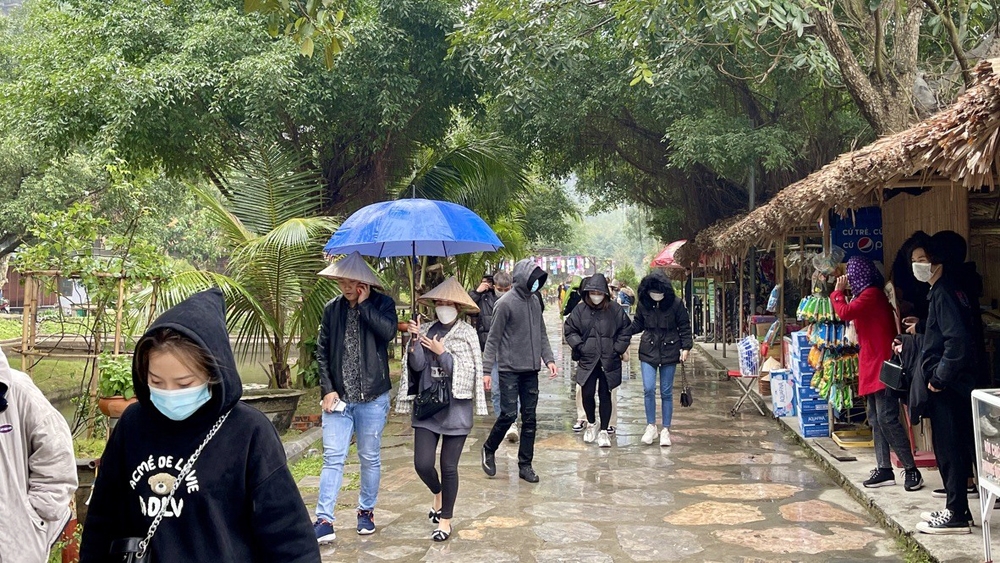 ninh binh hang nghin du khach doi mua du xuan co do