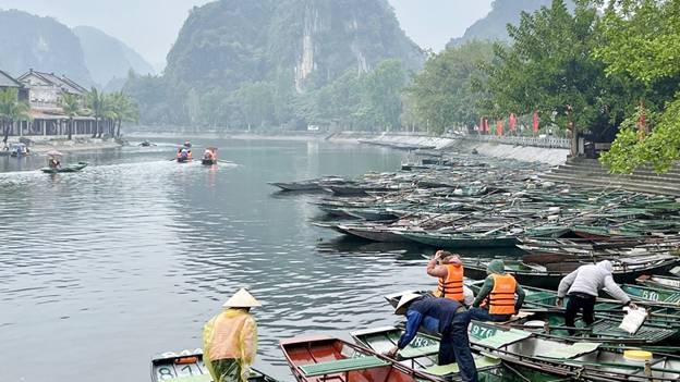 ninh binh hang nghin du khach doi mua du xuan co do