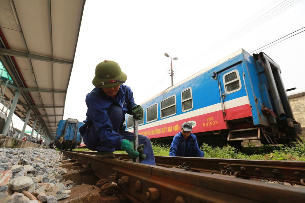 Nhiều giải pháp tháo gỡ khó khăn cho vận tải đường sắt