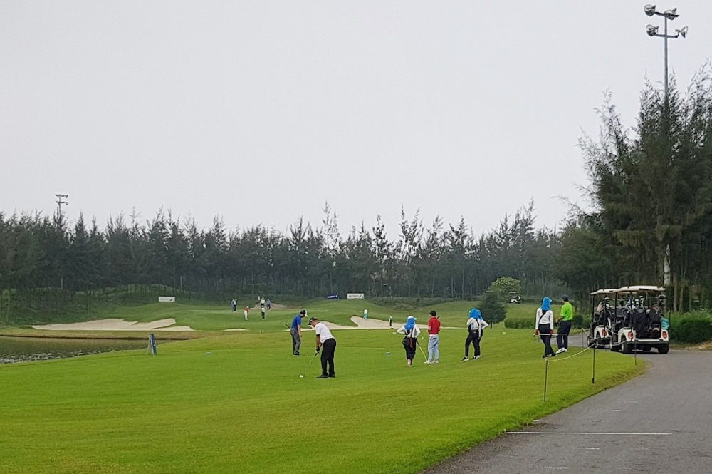 thanh hoa san golf sam son van dong duc nguoi choi trong thoi gian cach ly xa hoi