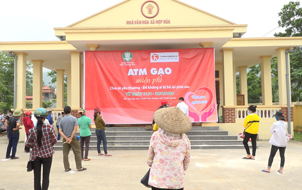 son duong tuyen quang atm gao phat mien phi cho hang tram ho dan ngheo mua dich