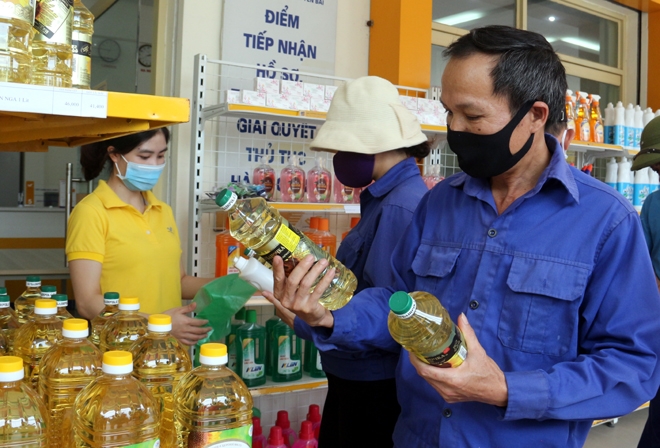 yen bai khai truong gian hang 0 dong va diem ban hang giam gia cho cong nhan nguoi lao dong