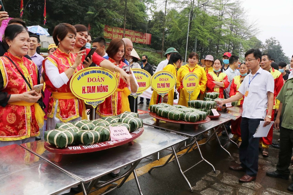 phu tho khai mac hoi thi goi nau banh chung gia banh giay tai den hung