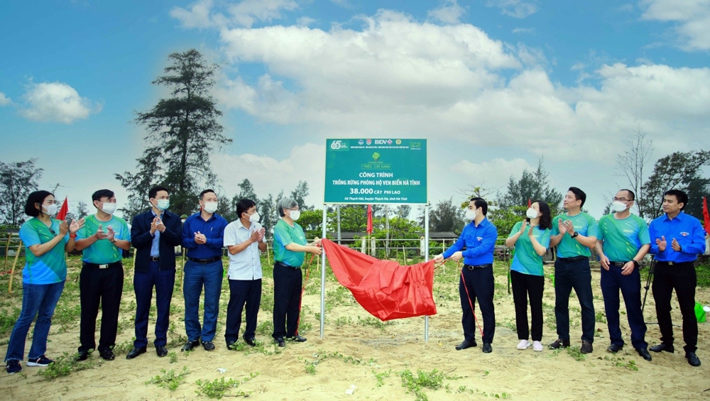 bidv khanh thanh nha cong dong tranh lu va trong cay phong ho ven bien tai ha tinh