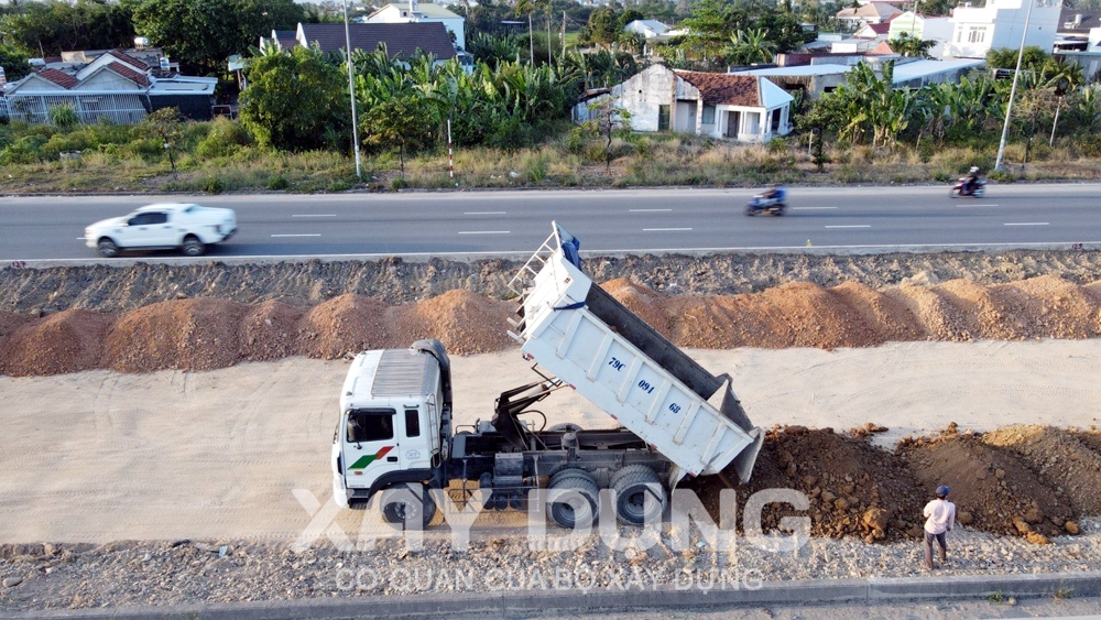 Khánh Hòa: Công ty Thành Nguyên Phát dùng đất “lậu” để san lấp dự án Trồng cây xanh tuyến đường Võ Nguyên Giáp