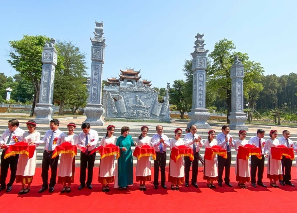 thu tuong nguyen xuan phuc du le khanh thanh den chung son tai nghe an