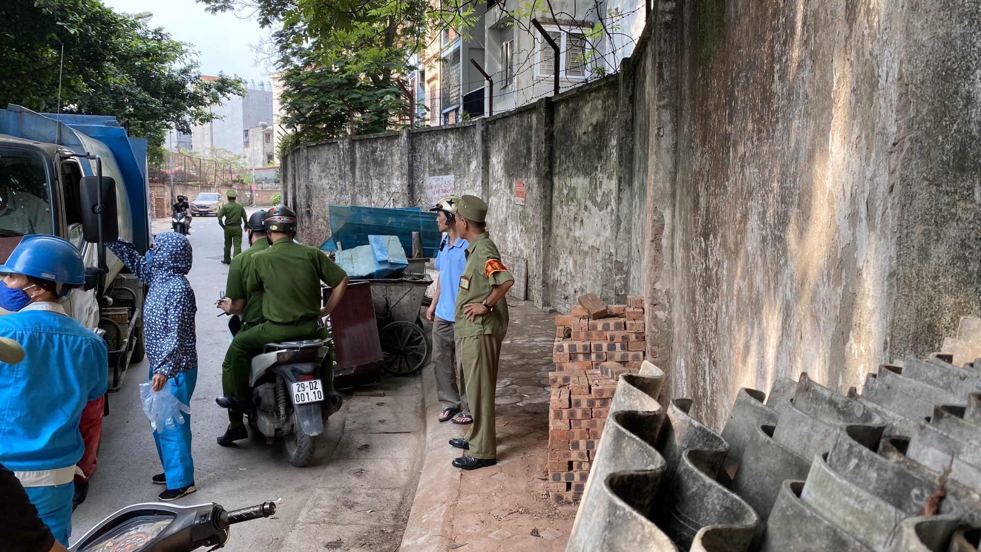 minh khai hai ba trung kip thoi xu ly vi pham trat tu do thi tai duong muong cong hoa hai ha hung ky