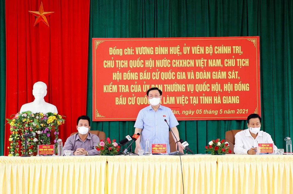 chu tich quoc hoi vuong dinh hue kiem tra cong tac chuan bi bau cu tai ha giang