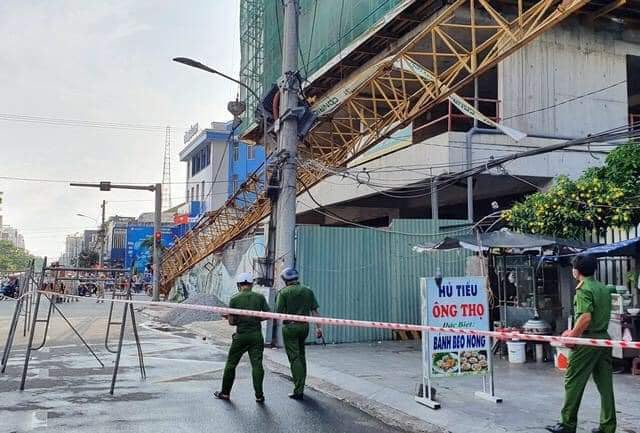 Phú Yên: Hỏng phanh hãm, cần trục công trình The Light rơi tự do