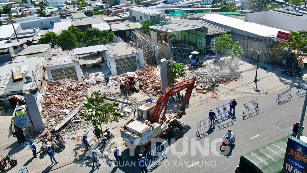 Nha Trang: Cưỡng chế 20 công trình xây dựng không phép tại phường Phước Long