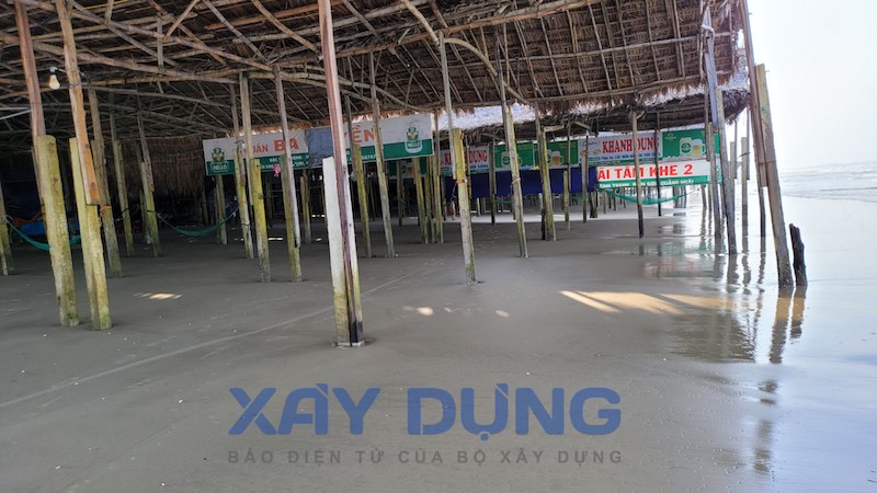 xe qua tai da cay nat duong ven bien quang nam quang ngai