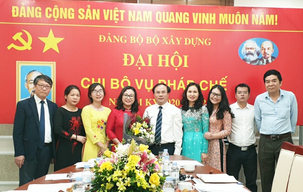 Xây dựng Chi bộ Vụ Pháp chế theo tiêu chuẩn trong sạch, vững mạnh