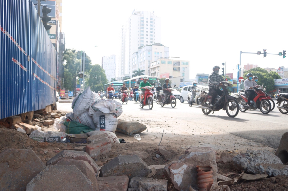 ha noi xuat hien diem den un tac tai duong nguyen van huyen trong nhung ngay nang nong