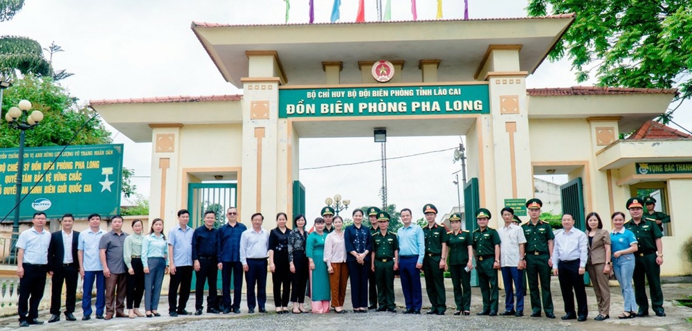 lao cai khanh thanh nha bia tuong niem 49 chien si thuoc trung doan 148