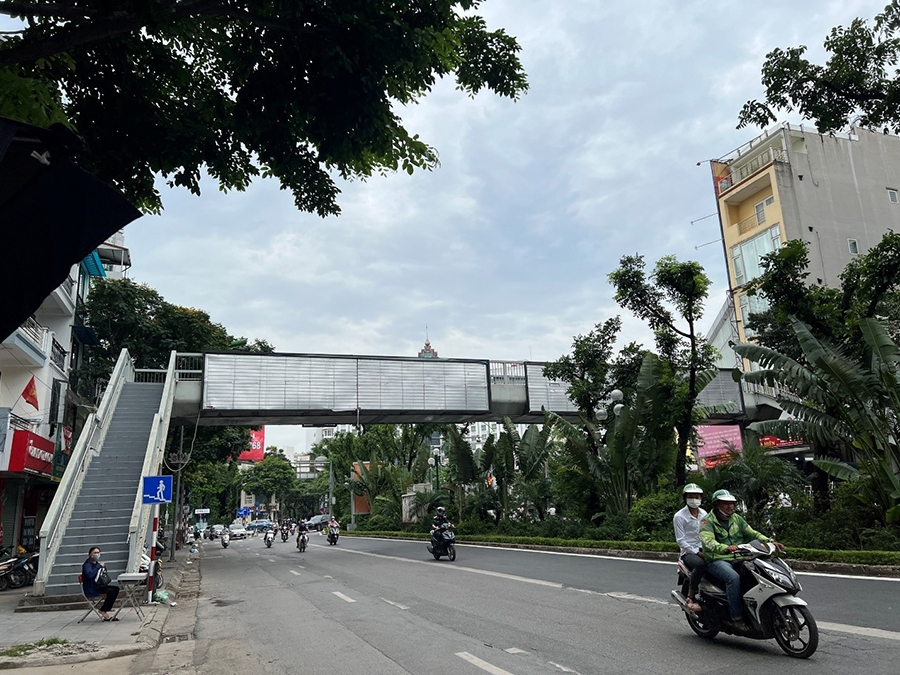 ha noi cau vuot di bo chua phat huy hieu qua