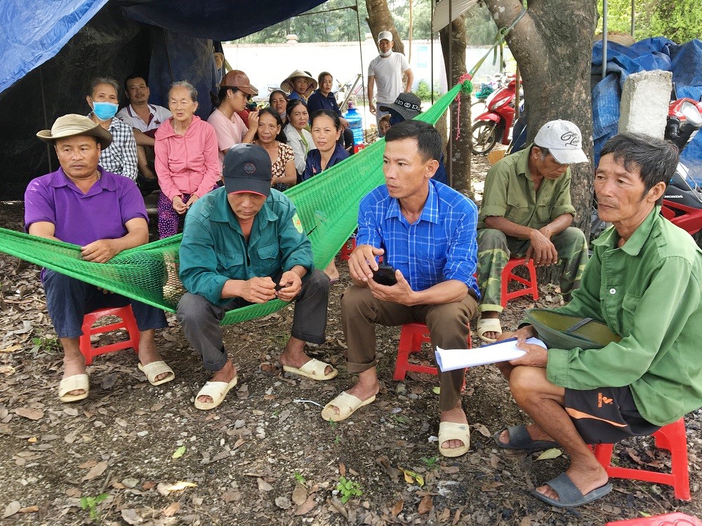 quang binh dan dung lan trai chan duong phan doi thi cong nha may xi mang van hoa