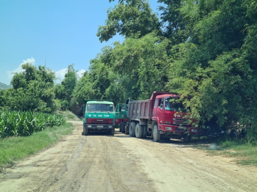 ninh thuan van hon loan tinh trang khai thac cat tren song dinh