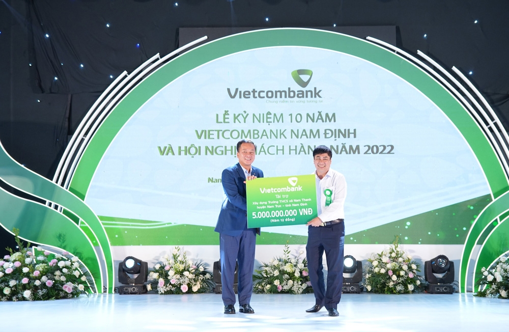 nam truc nam dinh vietcombank trao 5 ty dong ho tro kinh phi xay dung truong thcs xa nam thanh