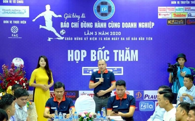 khoi dong giai bong da bao chi dong hanh cung doanh nghiep lan 4 nam 2022