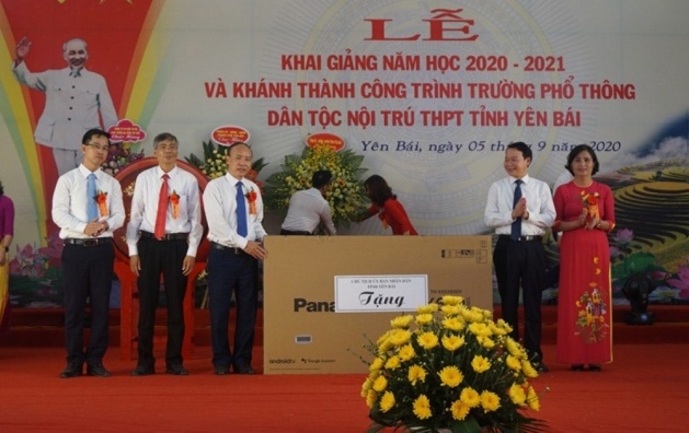 yen bai to chuc le khai giang va khanh thanh cong trinh truong pho thong dan toc noi tru thpt tinh