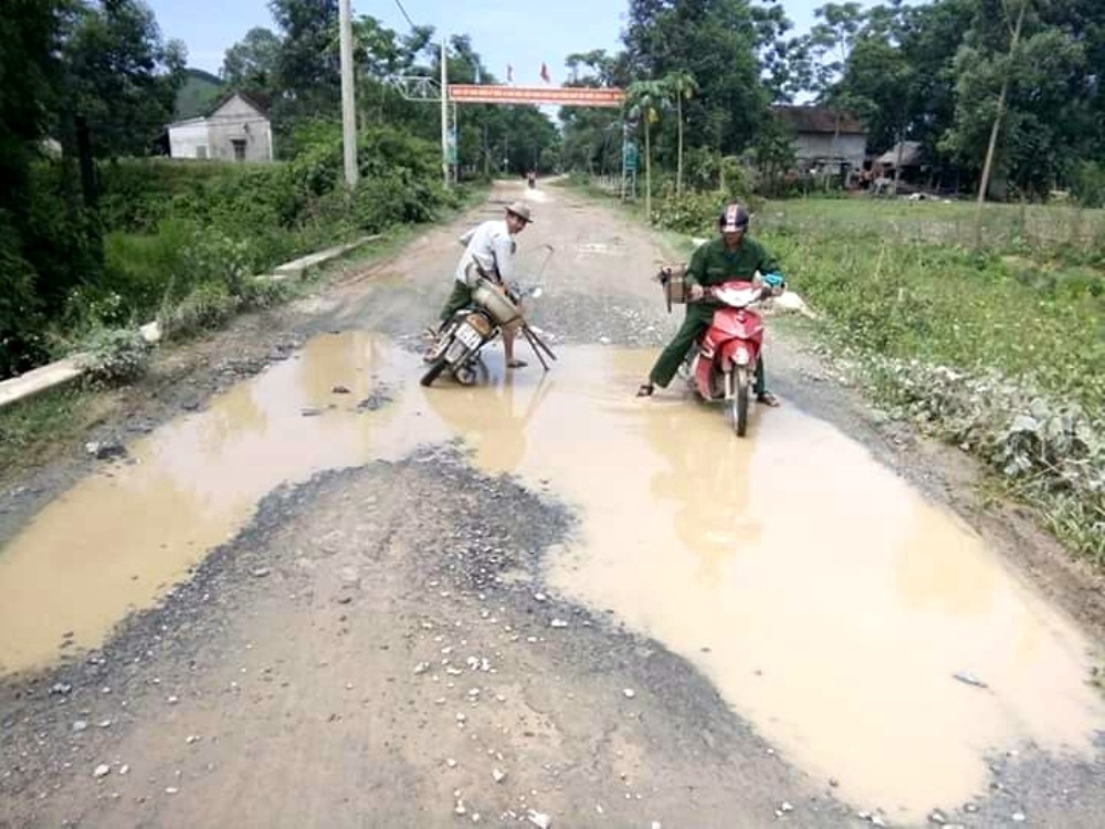 Thanh Chương (Nghệ An): Dân thống khổ vì đường “nát như tương” kéo dài hơn 10 năm