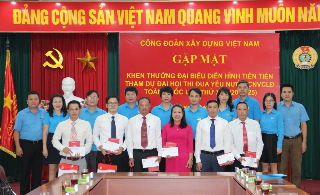 Gặp mặt, khen thưởng đại biểu điển hình tiên tiến ngành Xây dựng