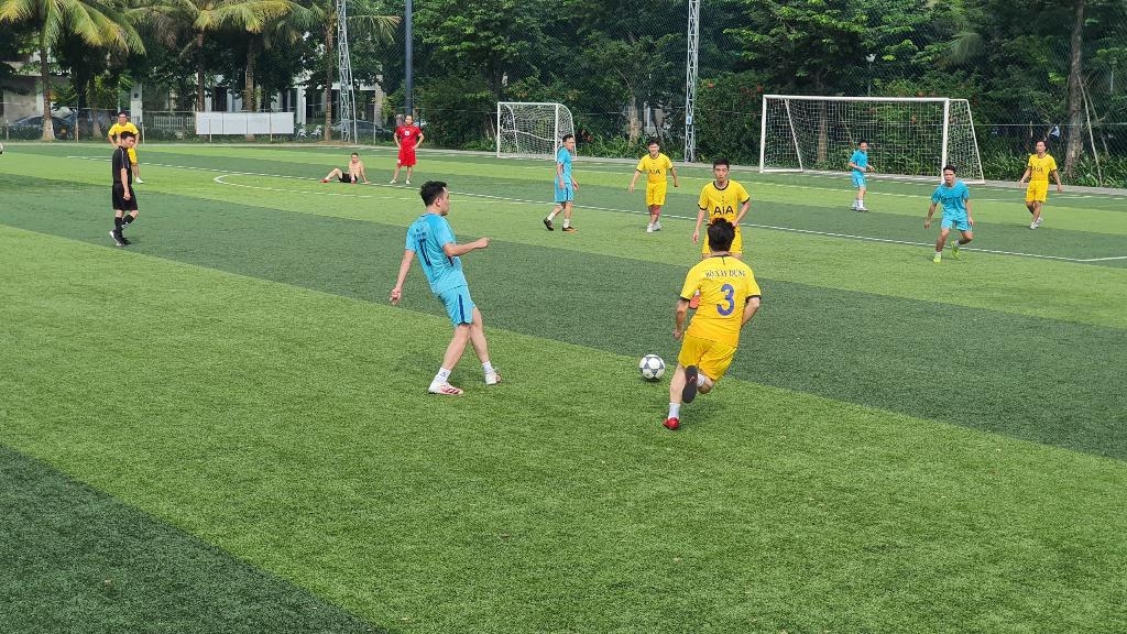 tung bung giai bong da tu hung ecopark football cup 2020