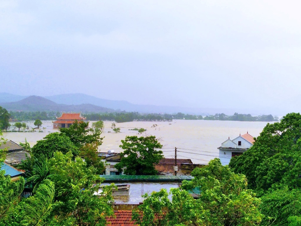 quang binh hon 12600 ngoi nha ngap chim trong nuoc lu