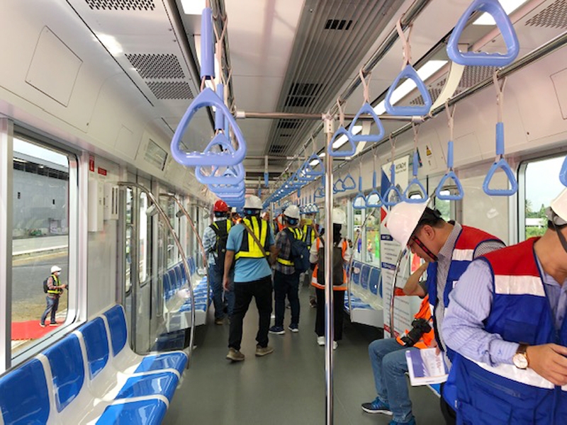 thanh pho ho chi minh ra mat doan tau dau tien cua tuyen metro so 1