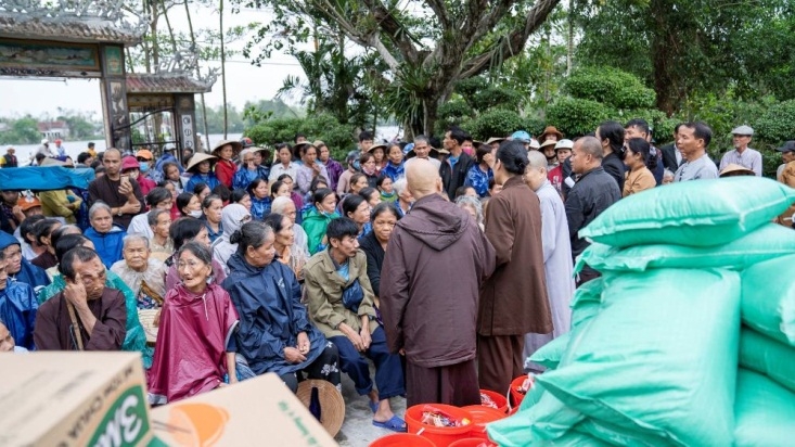 quang ninh chua ba vang gan le hoi voi hoat dong tu thien