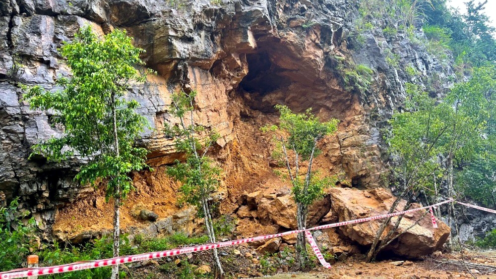 hoa lu ninh binh mua lon gay sat lo tai nui vai gioi