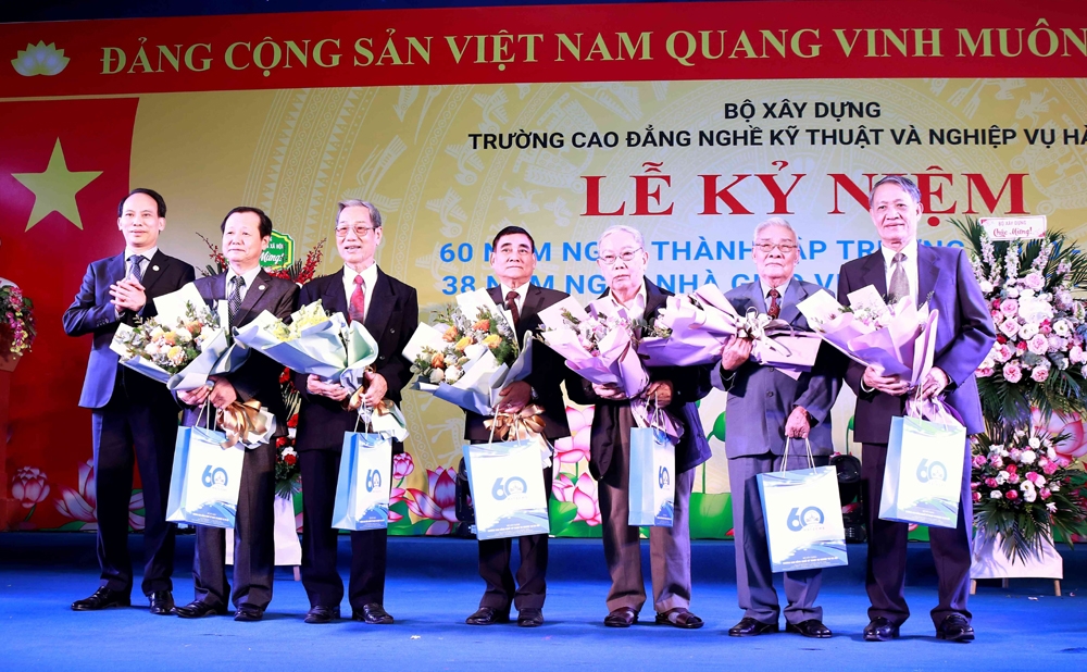 truong cao dang nghe ky thuat va nghiep vu ha noi 60 nam xay dung va phat trien