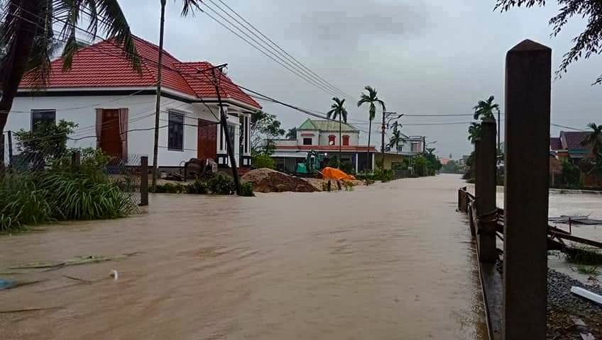 quang ngai nuoc dang trong dem gay ngap hang tram nha dan