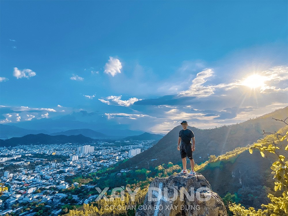 Leo núi Cô Tiên để “chinh phục” thiên nhiên Nha Trang tuyệt đẹp