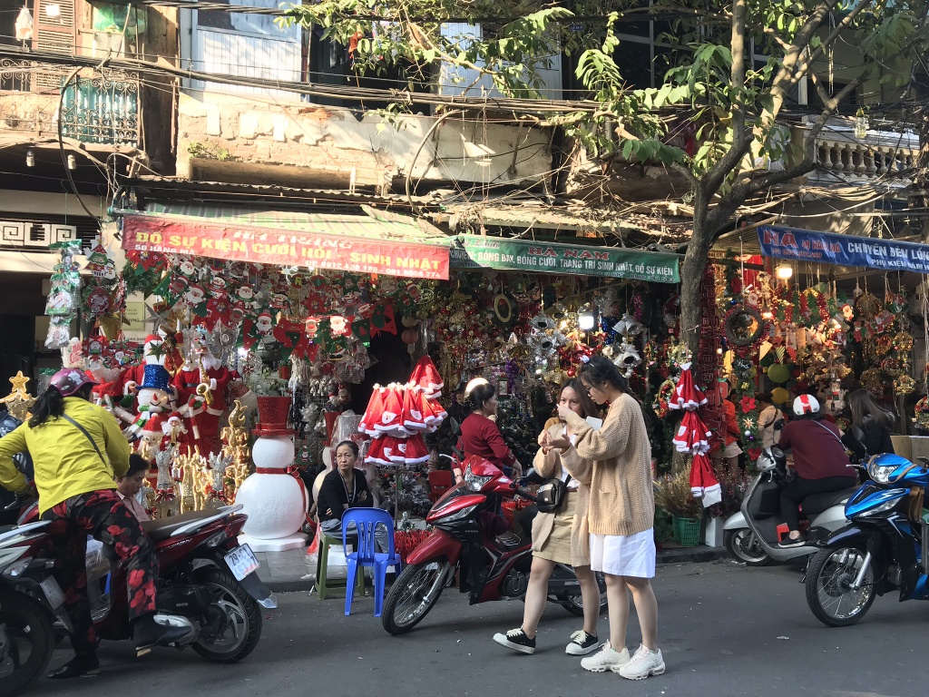 ha noi pho hang ma lung linh sac mau giang sinh