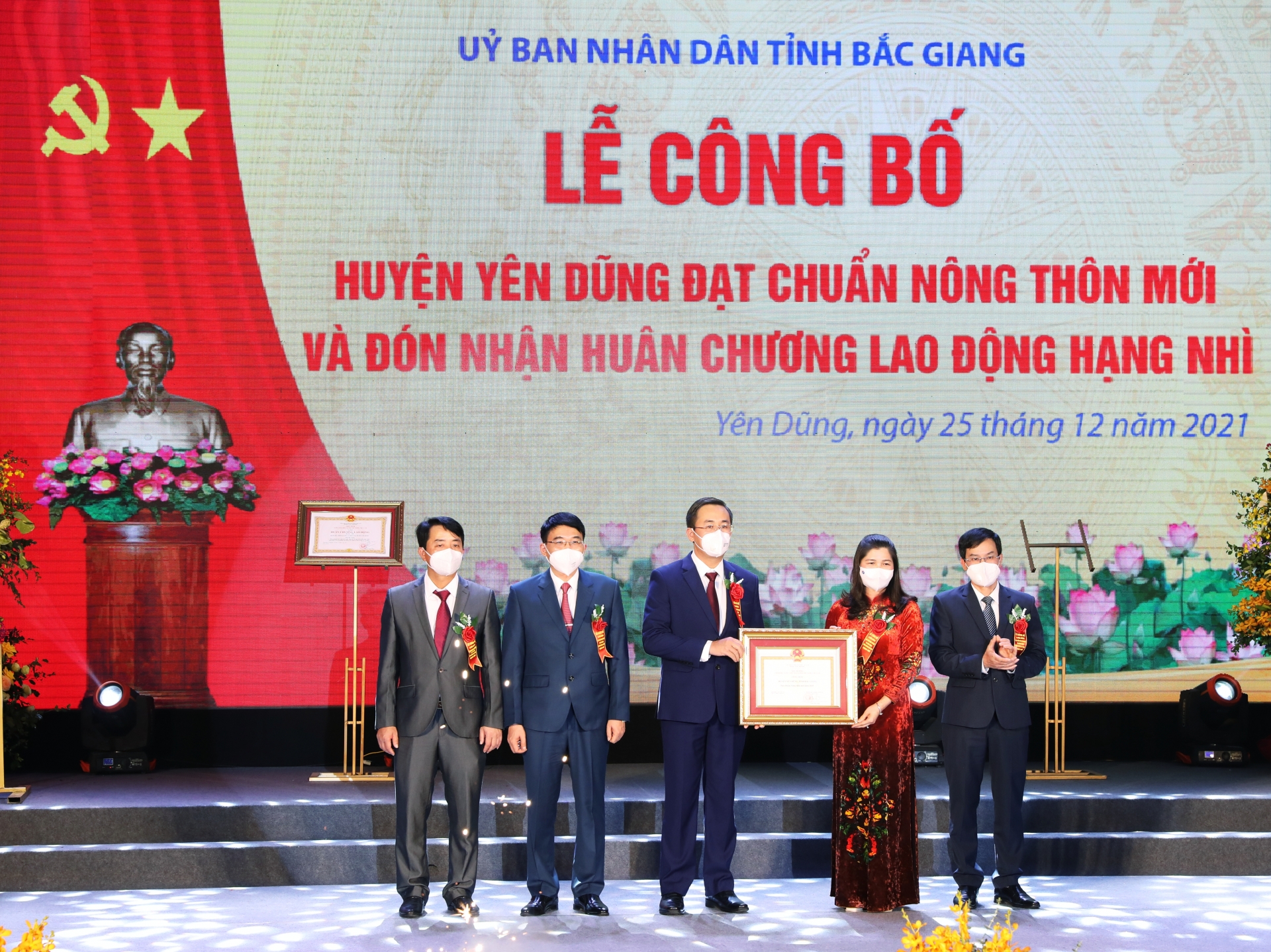 bac giang huyen yen dung dat chuan nong thon moi va don nhan huan chuong lao dong hang nhi