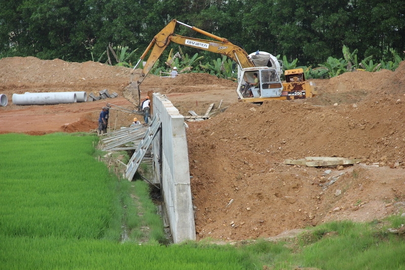 Quảng Ngãi: Không cho phép doanh nghiệp tự bỏ vốn chuẩn bị đầu tư, thi công dự án khi chưa được bố trí vốn