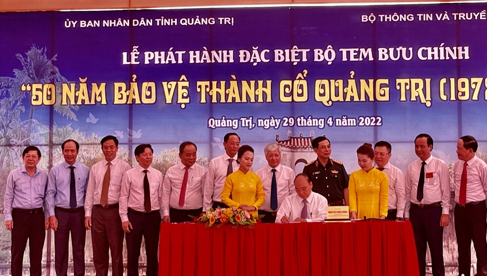 Phát hành bộ tem “50 năm bảo vệ Thành cổ Quảng Trị”