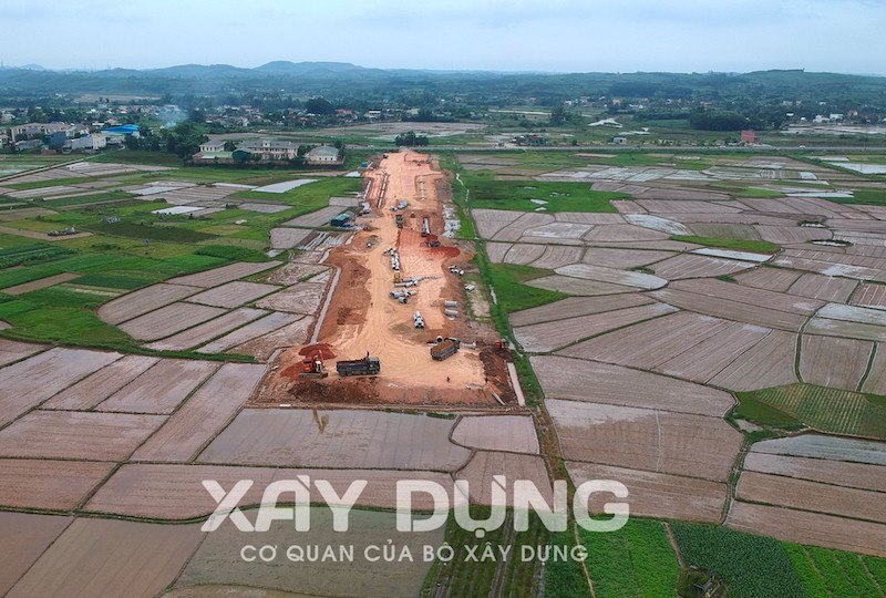 Quảng Ngãi: Tuyệt đối không để xảy ra tình trạng san lấp mặt bằng, xây dựng công trình khi chưa được giao đất