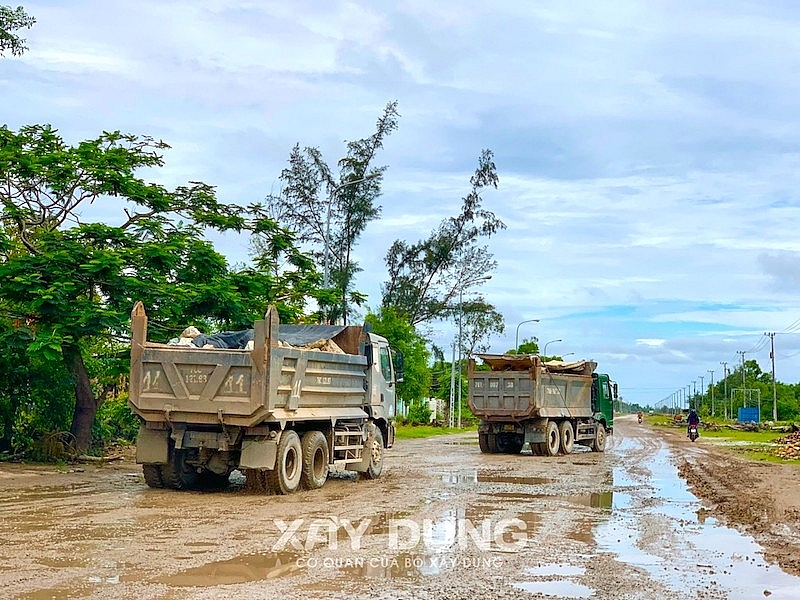 chu tich ubnd tinh quang ngai thi sat tuyen duong nat o khu kinh te dung quat