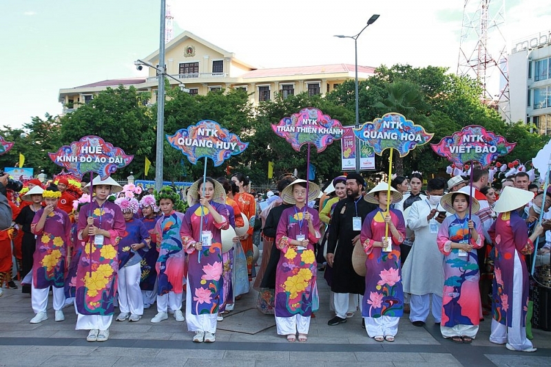 soi dong sac mau van hoa tai le hoi duong pho festival hue 2022