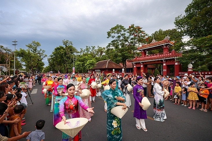 soi dong sac mau van hoa tai le hoi duong pho festival hue 2022