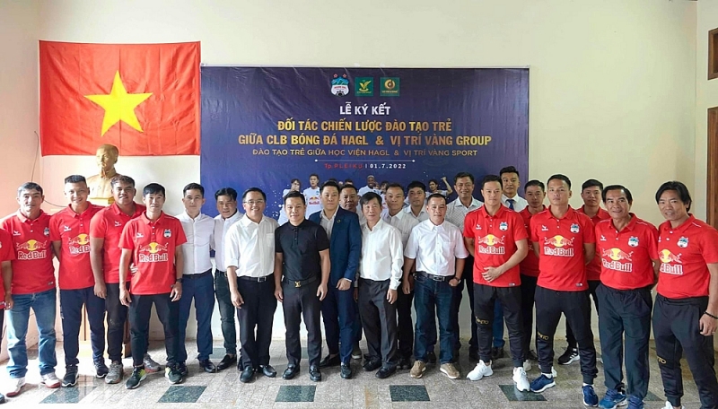 bat dong san vi tri vang group tai tro 30 ty dong phat trien bong da tre clb hoang anh gia lai