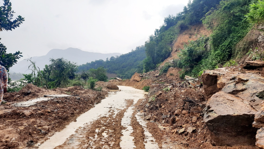 quang nam khan truong khac phuc sat lo tai huyen nong son