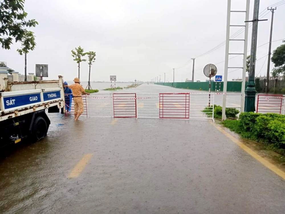 thua thien hue mua lon lam nhieu vung ngap sau di doi dan o vung thap trung