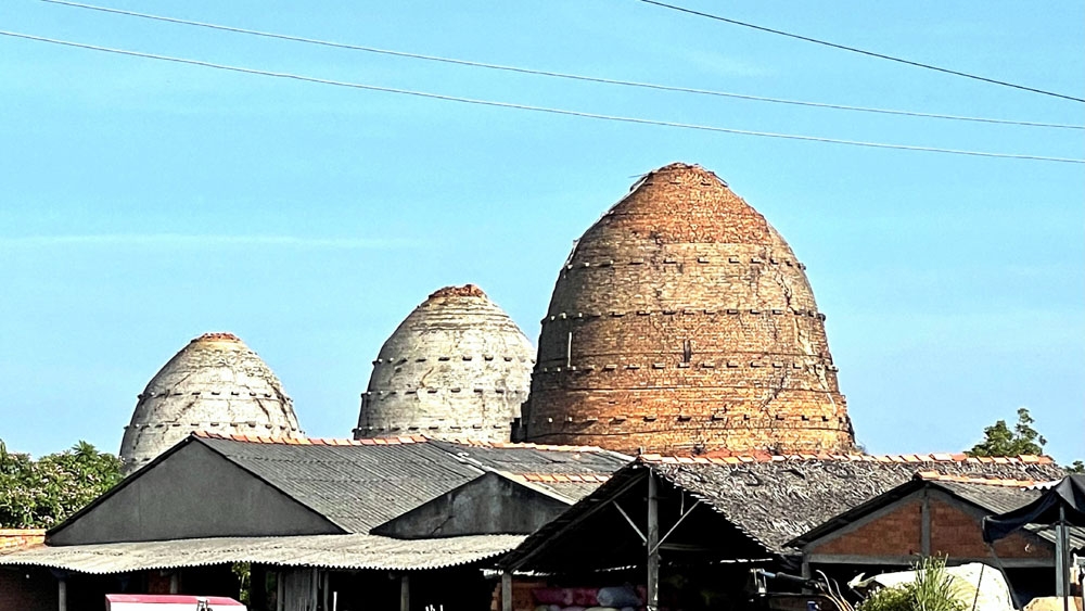 vinh long bao ton lo gach gom thuoc de an di san duong dai mang thit