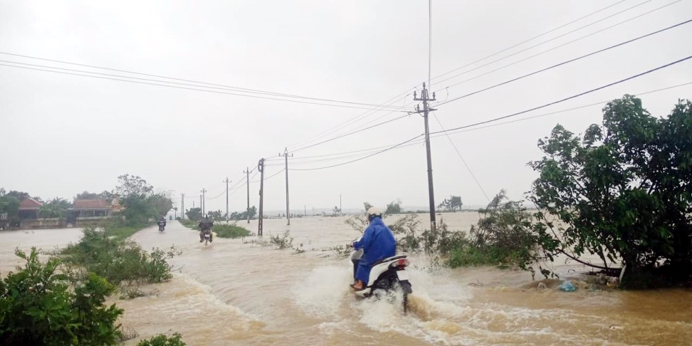 quang binh nuoc lu dang cao lam hang tram nha dan bi ngap