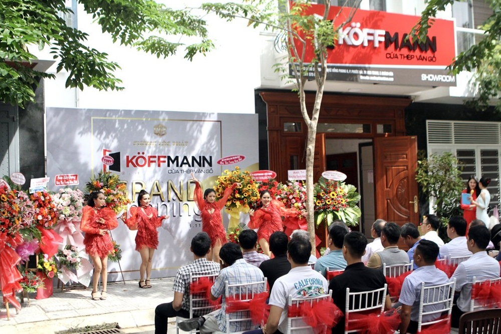 koffmann cua thep van go khai truong showroom tai khanh hoa